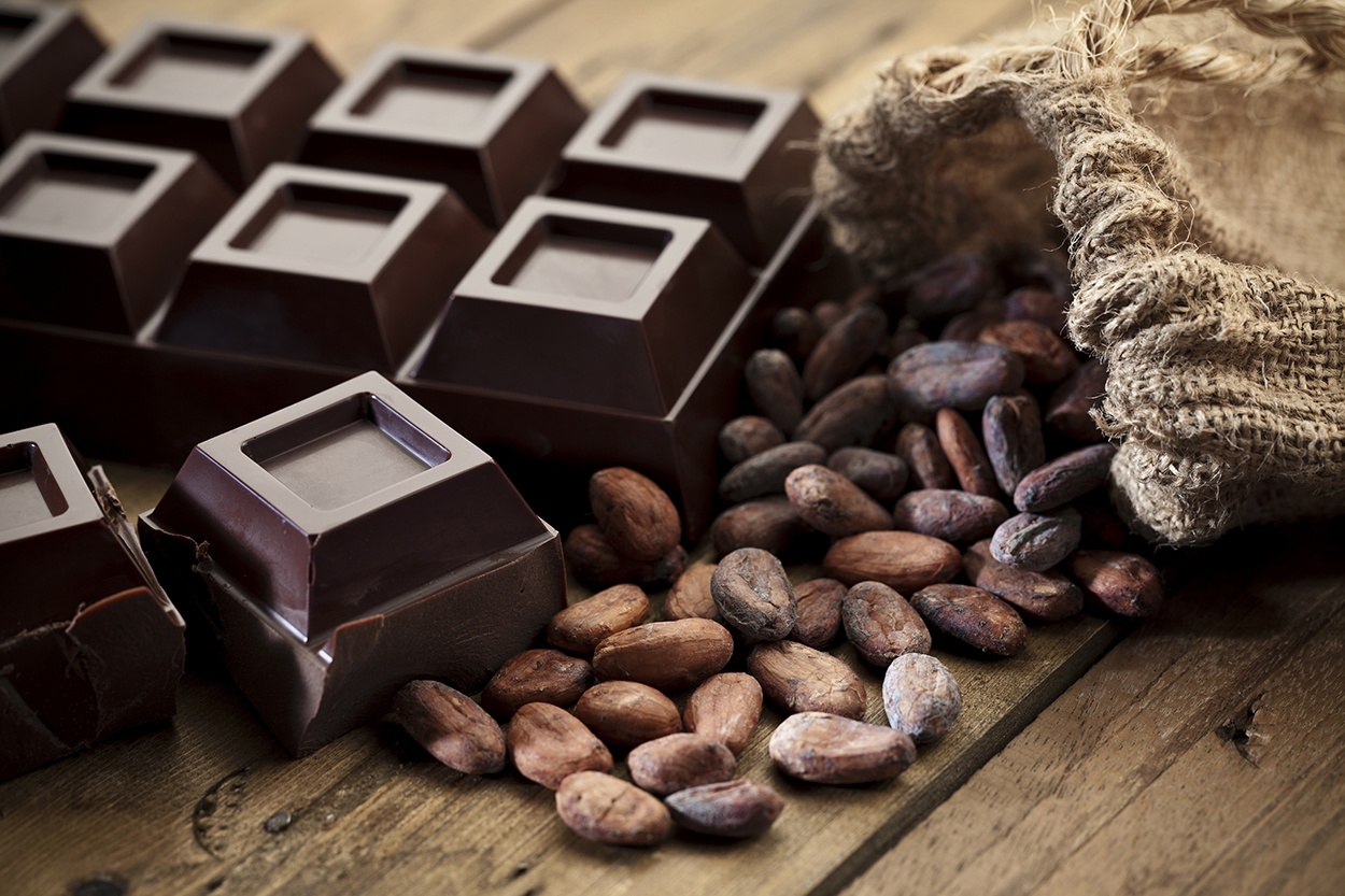 الشوكولاتة الداكنة: الخيار الصحي المليء بالمغذيات